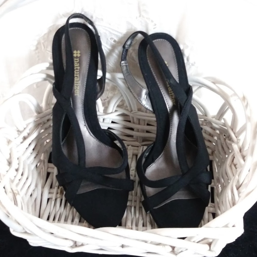 Naturalizer "Amour" Heels - Picture 2 of 7